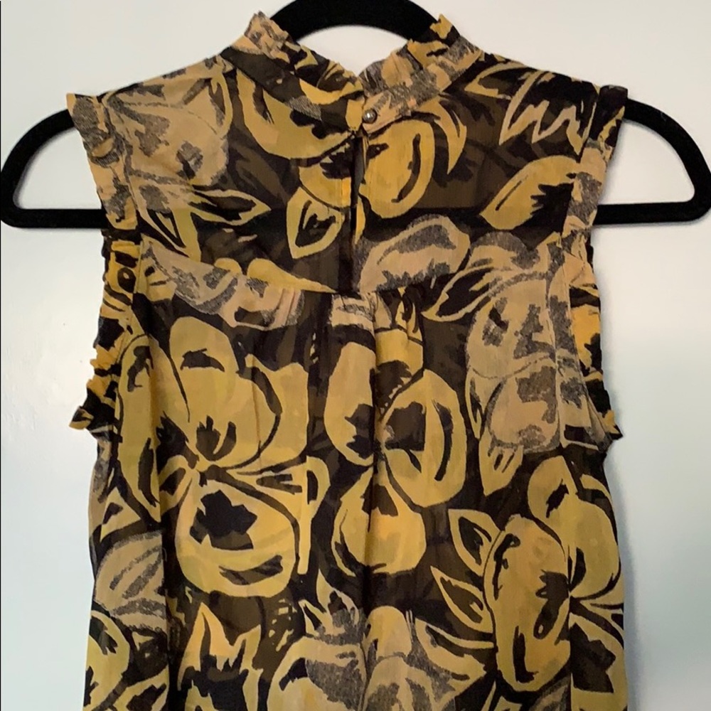 Light Pattern Ruffle Top - Picture 4 of 4